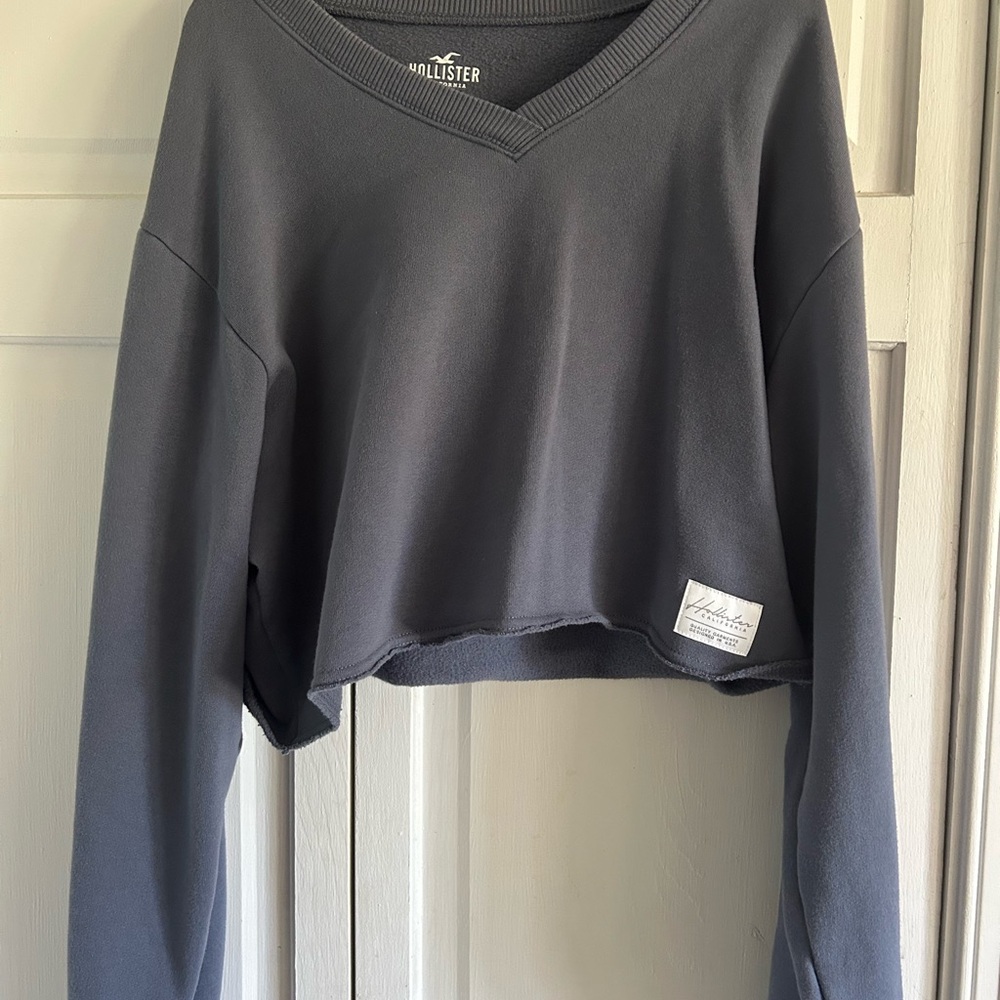 Hollister Women's Charcoal V-Neck Cropped Sweatshirt